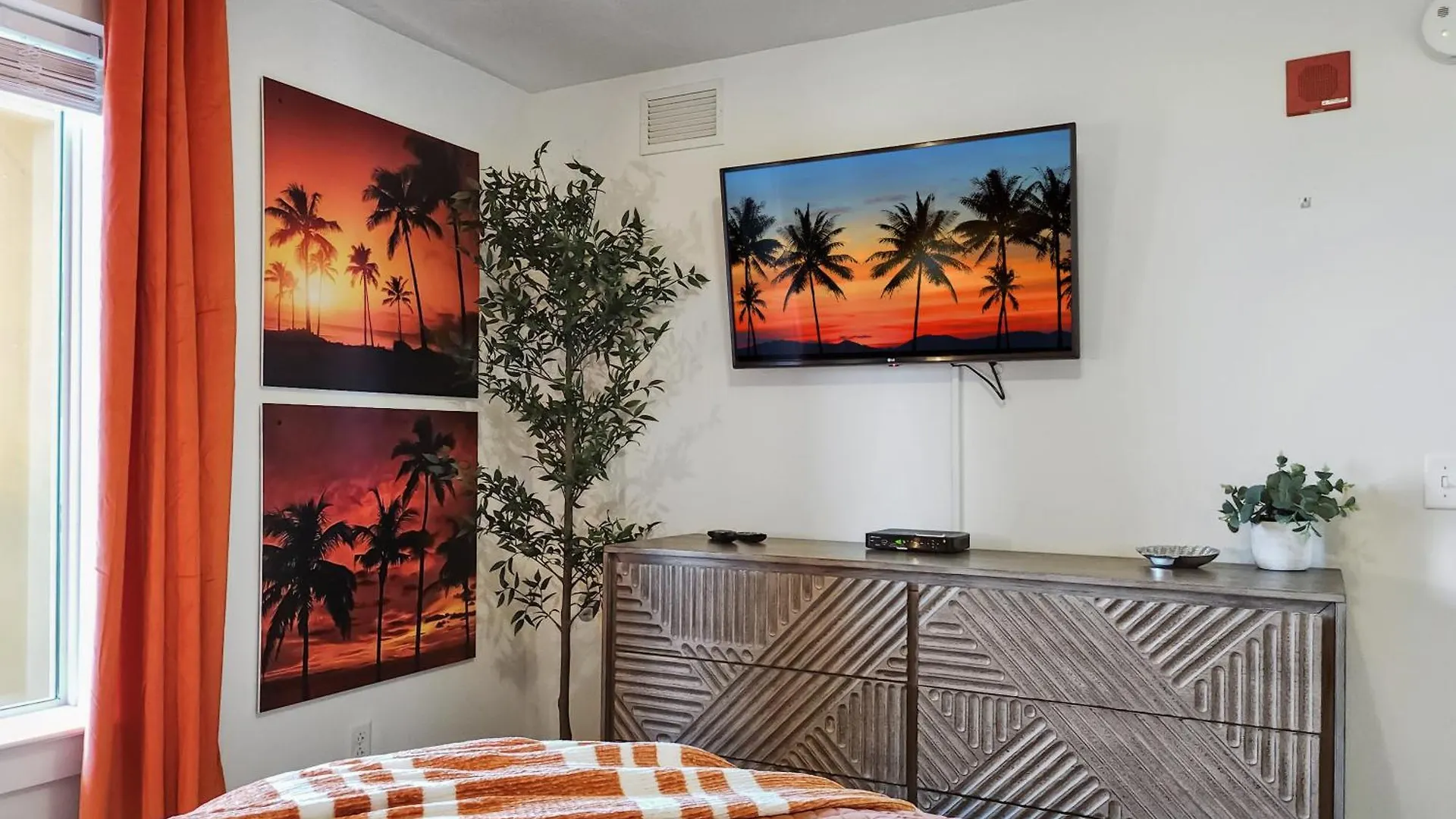 Holiday home Calypso Resort And Towers #1806-3 By Book That Condo Panama City Beach